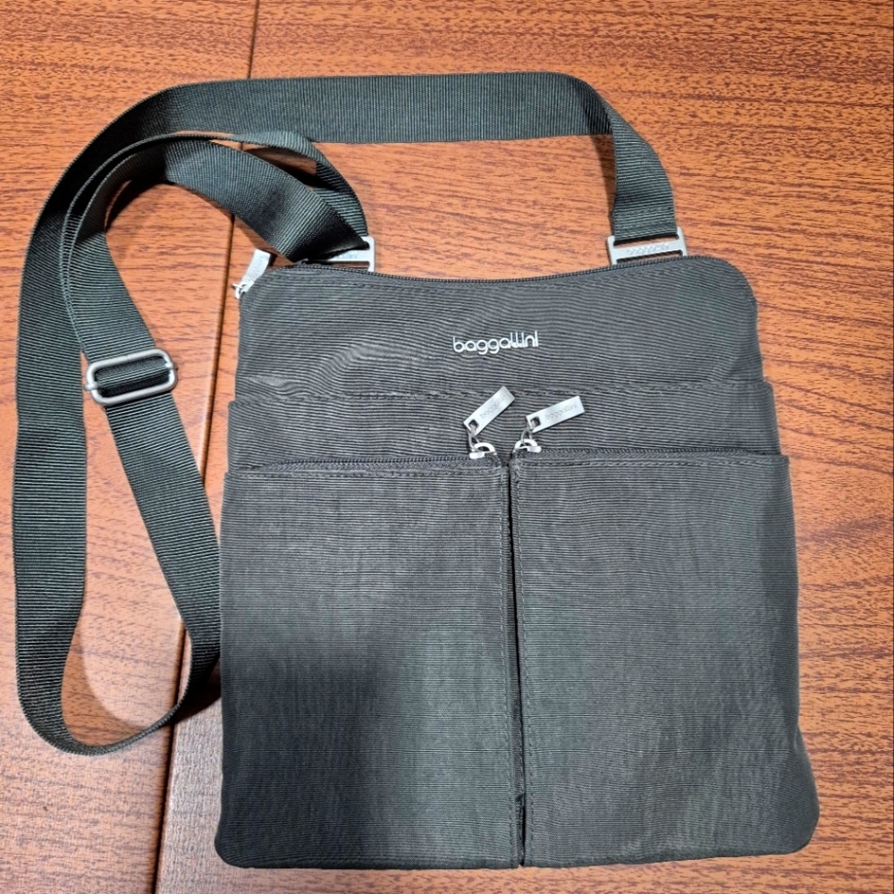 Like New! Baggallini Horizon Crossbody